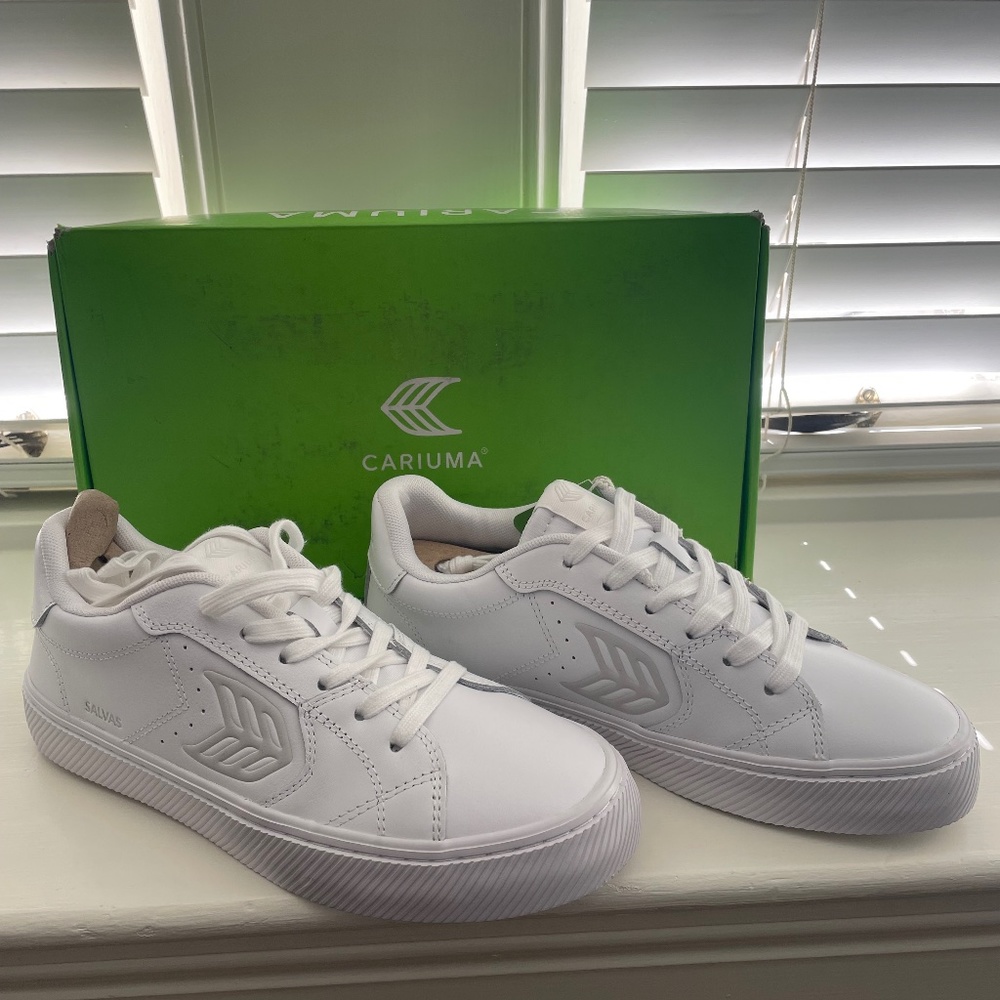Cariuma Sneakers NWT!